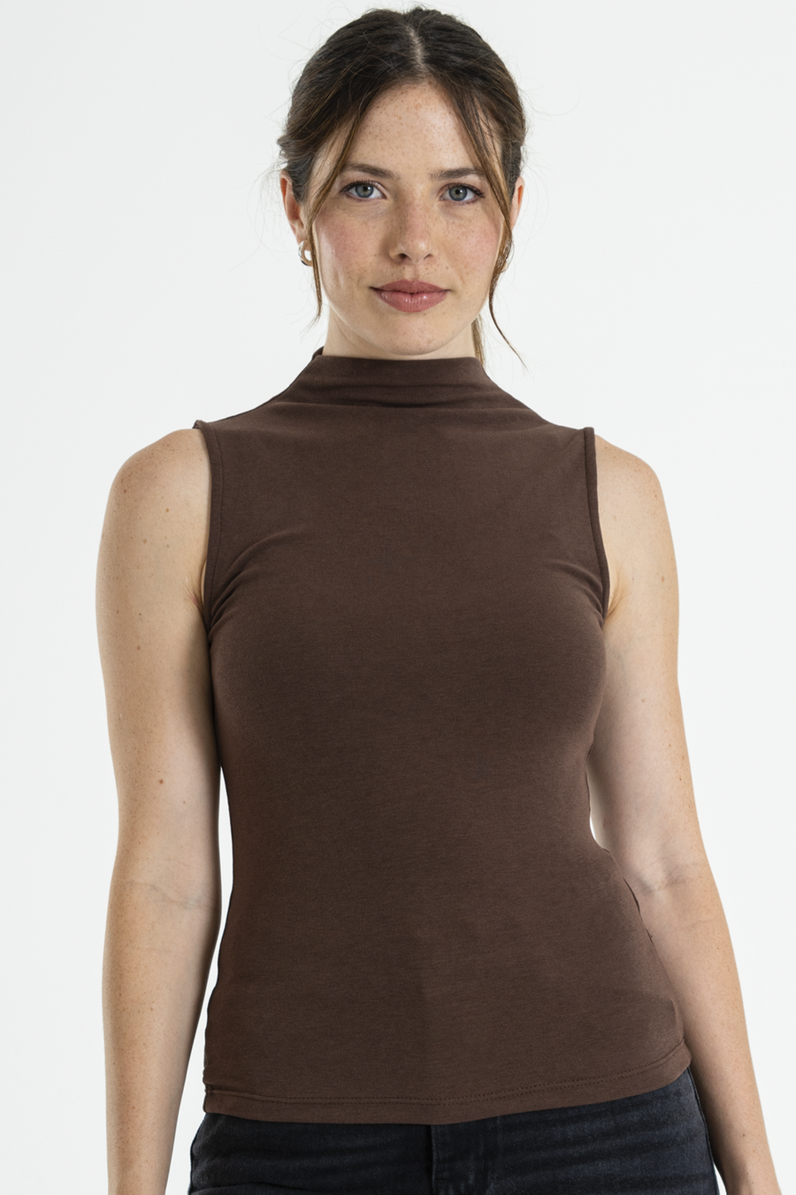 ISOS MUSCULOSA CON CUELLO ALTO INTEGRADO CHOCOLATE L