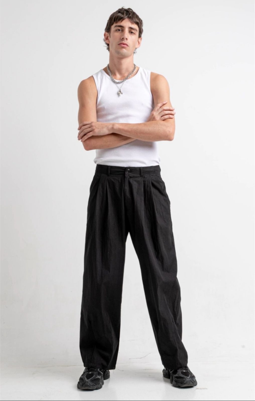 JINS DENIM PANTALON CON PINZAS TIPO AVIADOR NEGRO