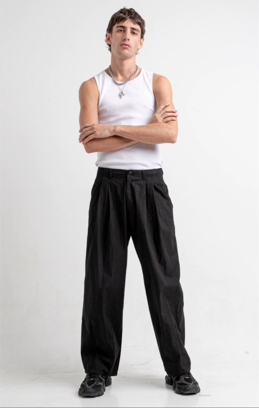 JINS DENIM PANTALON CON PINZAS TIPO AVIADOR NEGRO