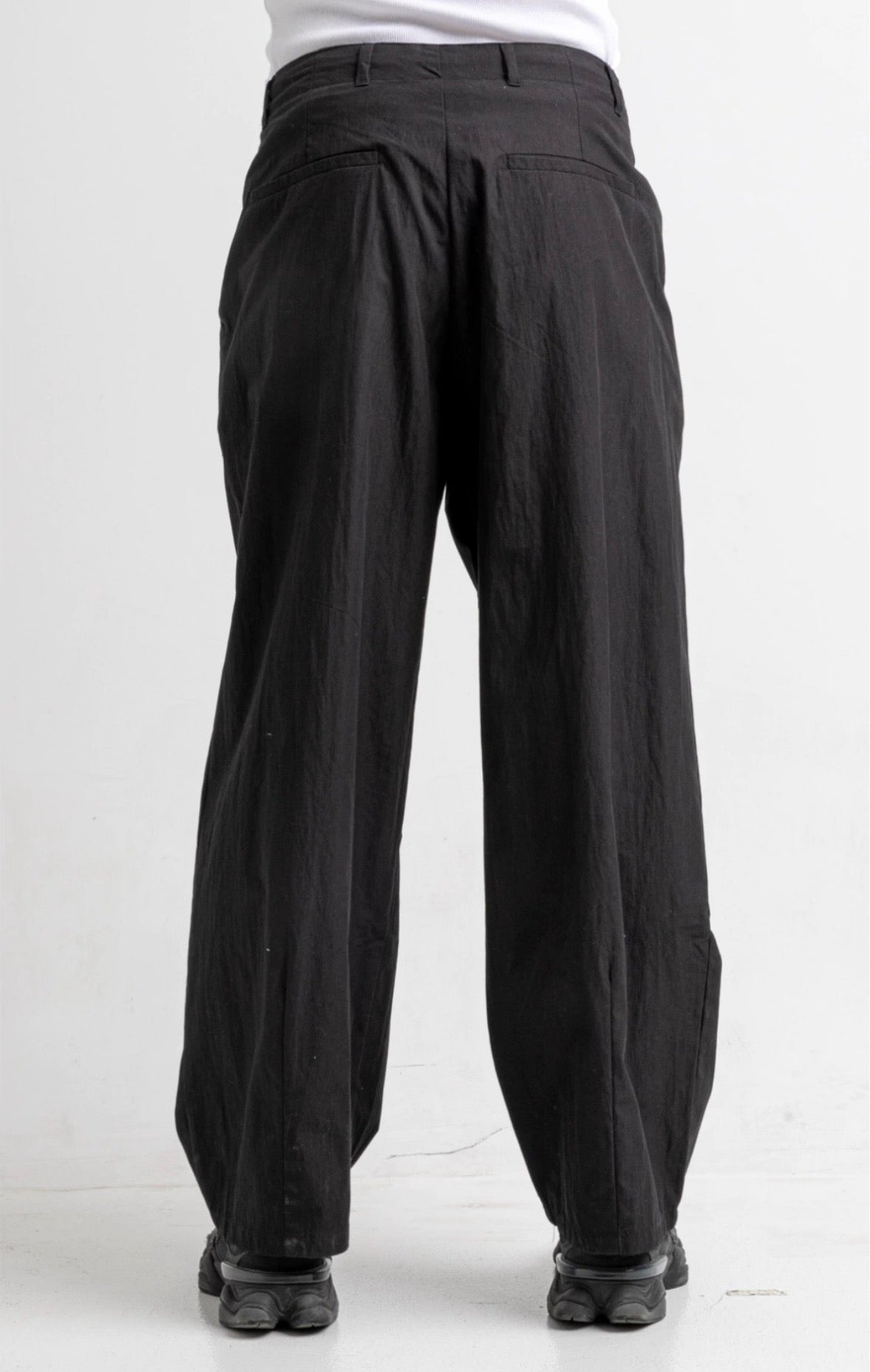 JINS DENIM PANTALON CON PINZAS TIPO AVIADOR NEGRO