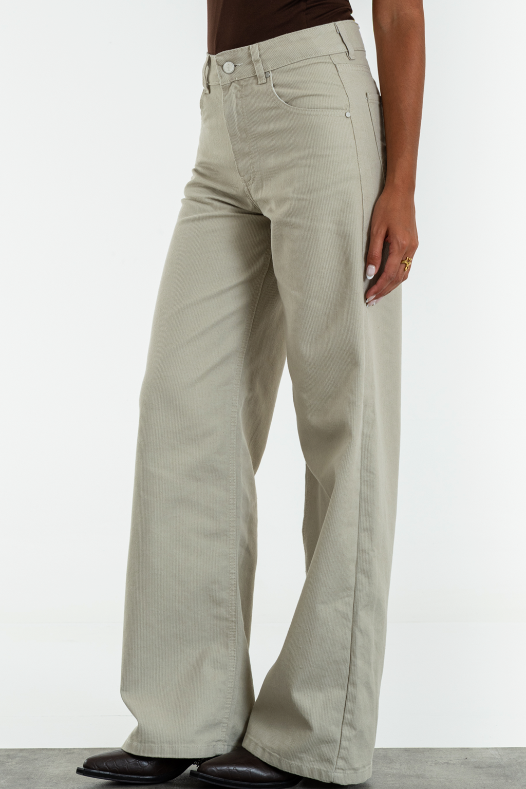 ISOS WIDE LEG RIGIDO CLASICO TIRO ALTO CORDEROY BEIGE 36