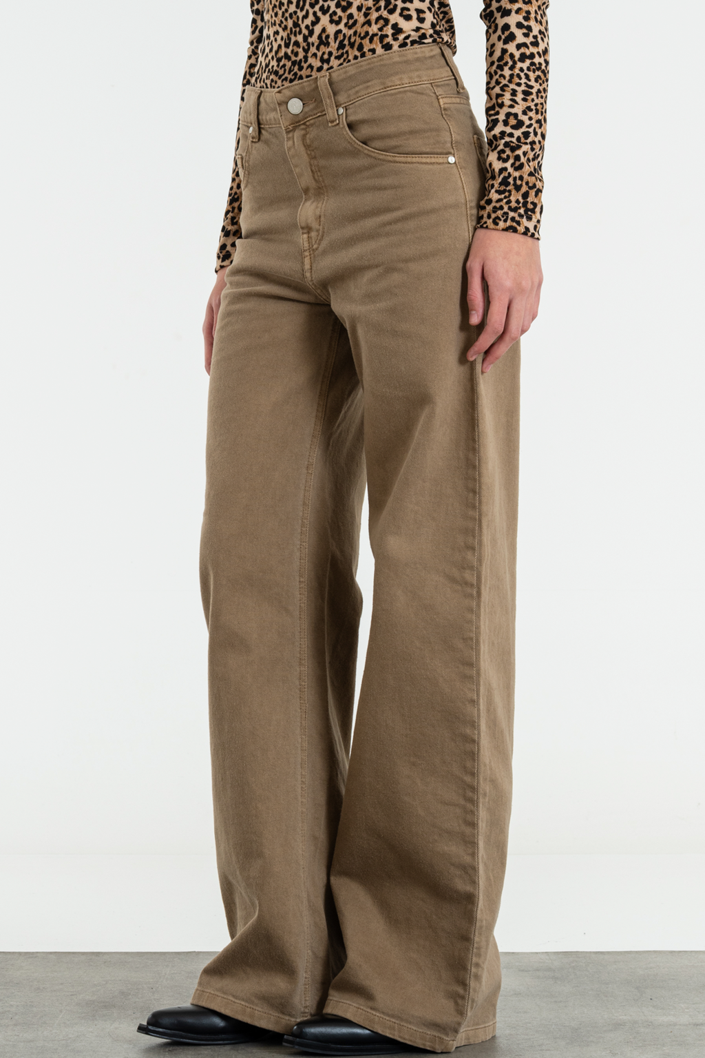 ISOS WIDE LEG JEANS CONFORT RUEDO NORMAL BEIGE