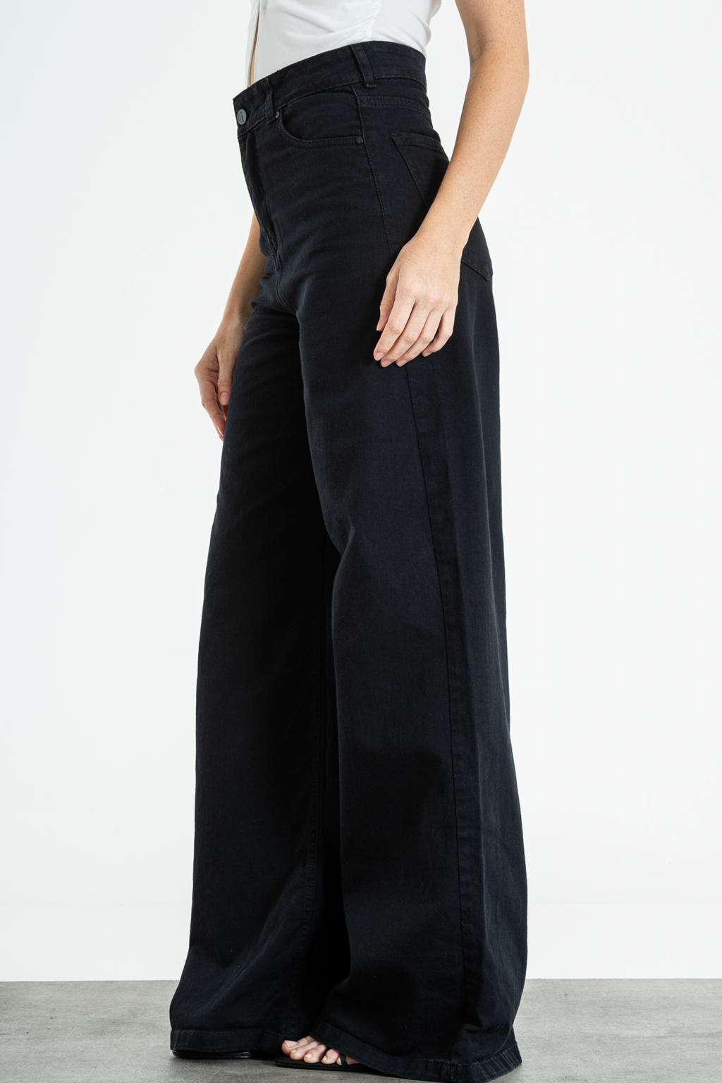 ISOSTASIA JEANS WIDE LEG NEGRO ELASTIZADO