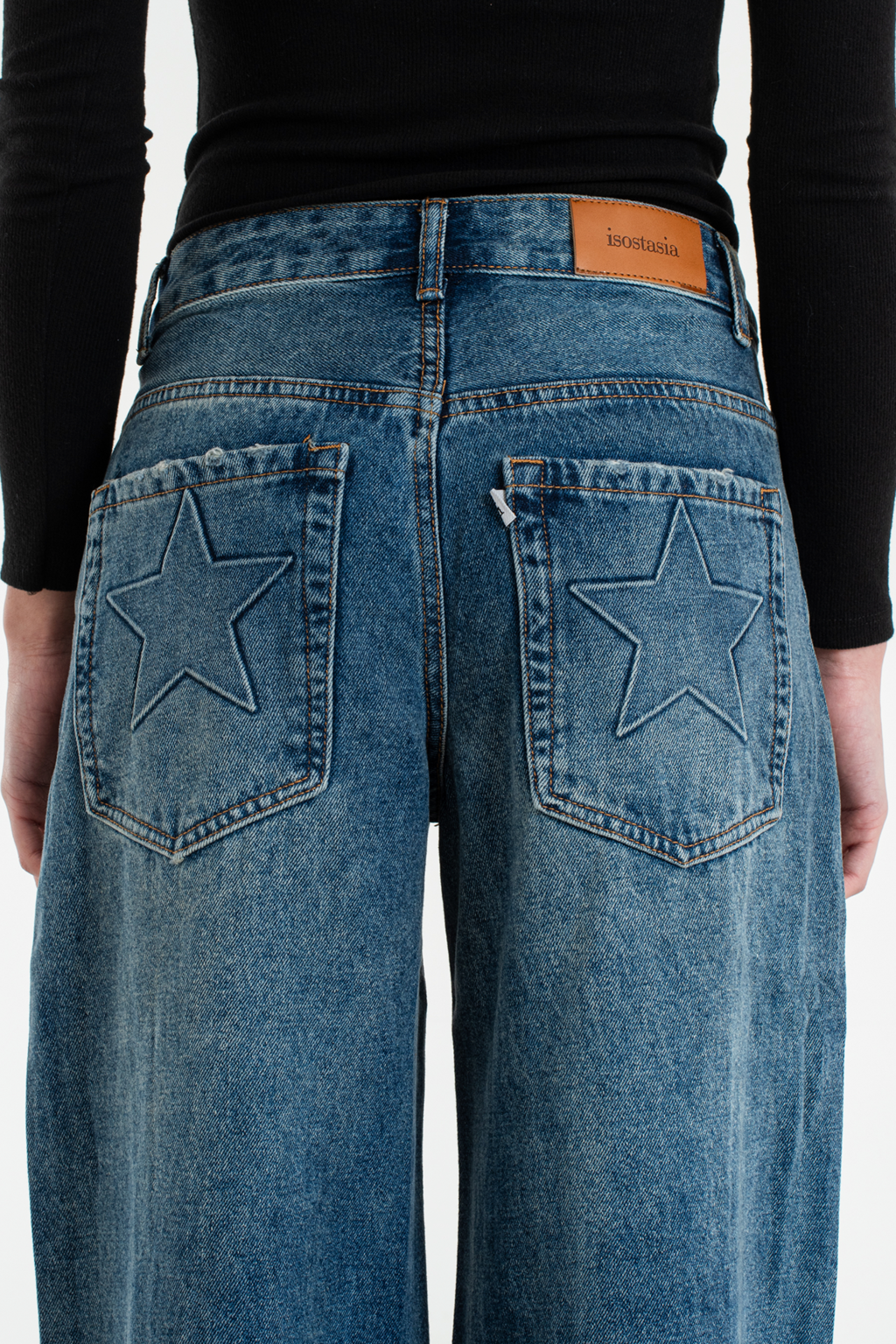 ISOS WIDE LEG JEAN RÍGIDO TIRO MEDIO RUEDO NORMAL ESTRELLAS GOFRADAS AZUL MEDIO