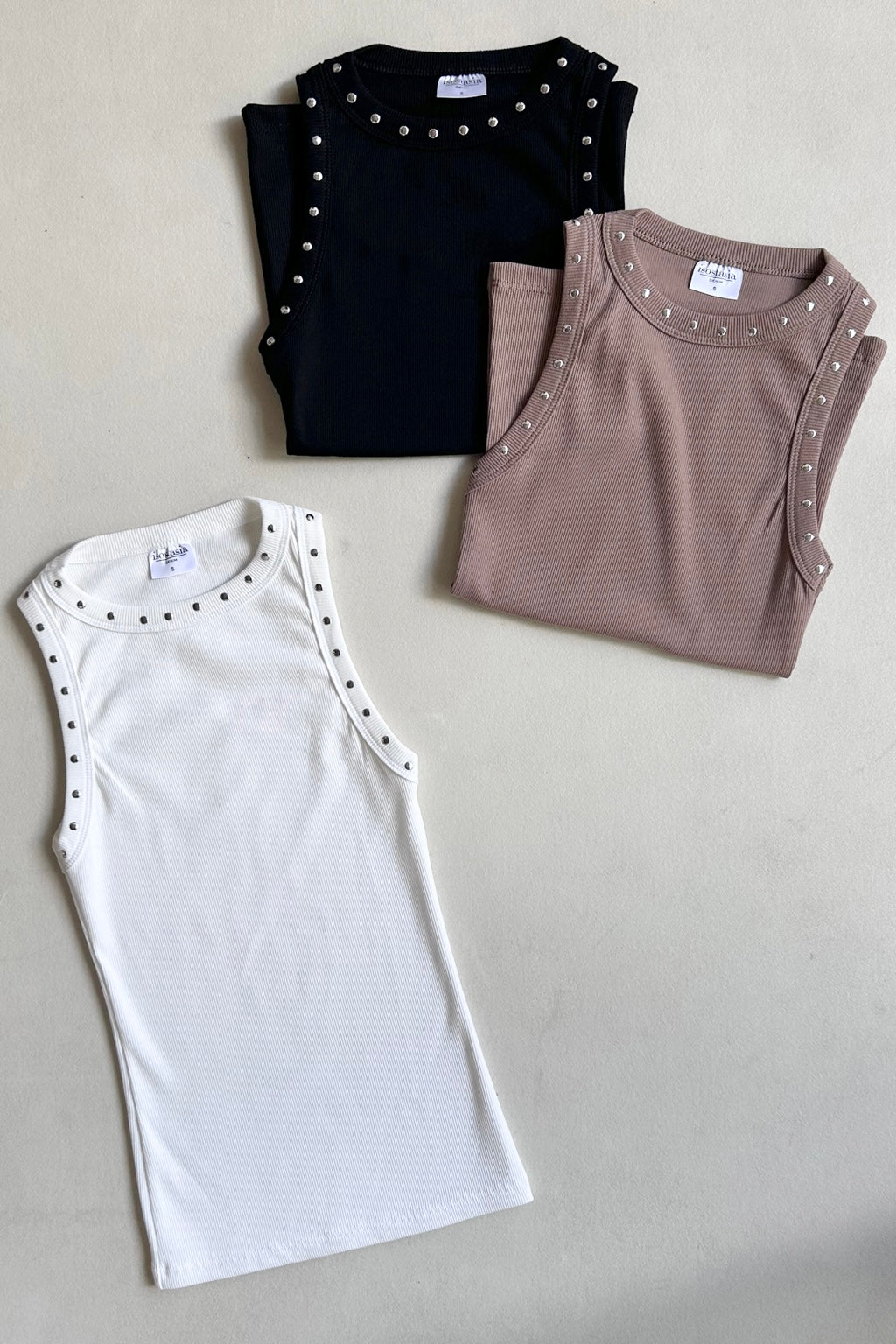 ISOS MUSCULOSA DE MORLEY CON TACHAS EN LOS BORDES CAMEL M
