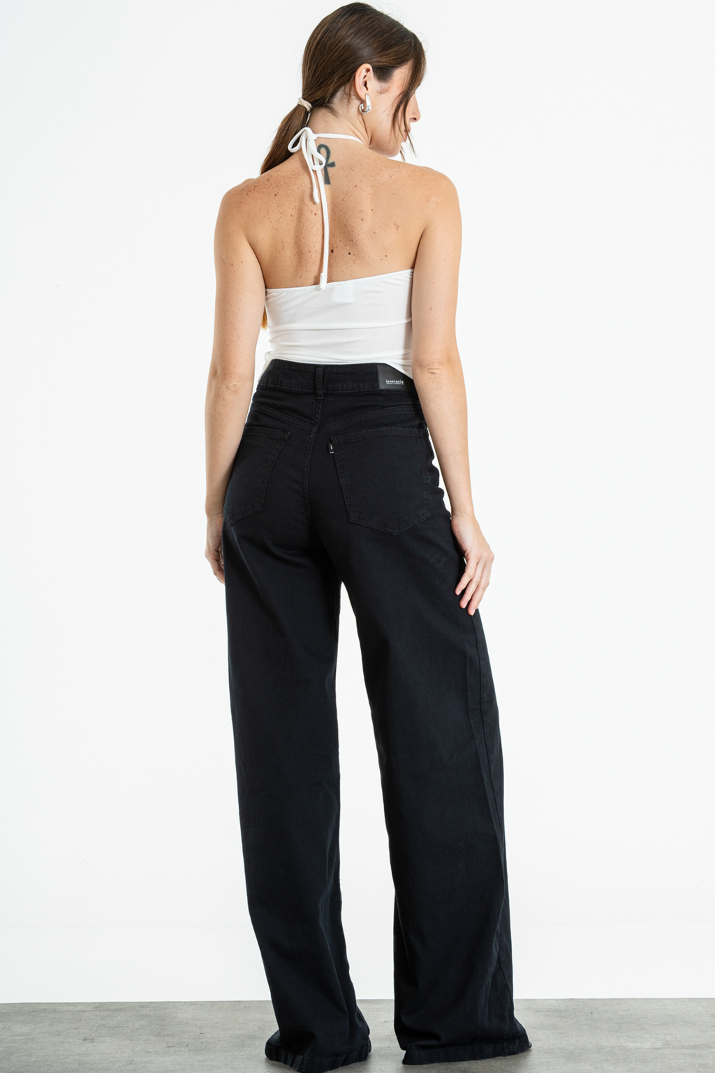 ISOSTASIA JEANS WIDE LEG NEGRO ELASTIZADO