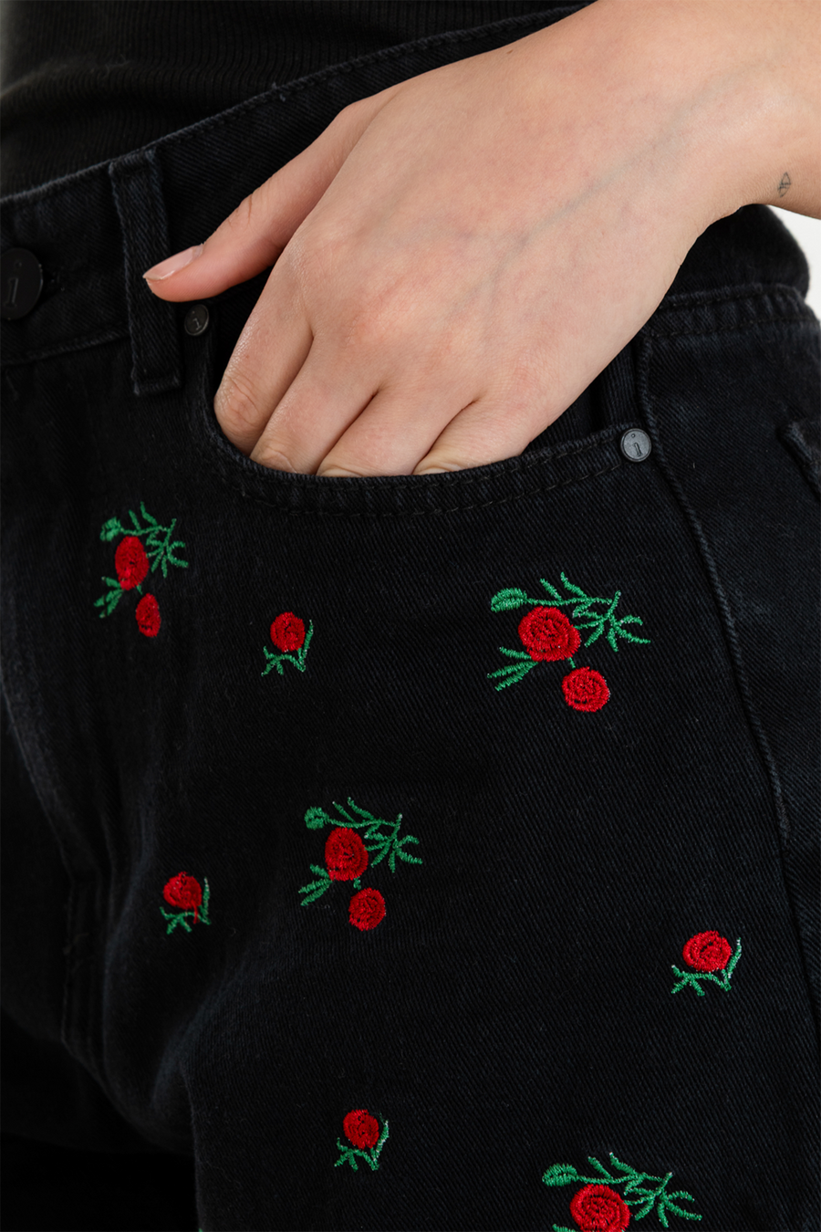 ISOS SHORT BYN BORDADO DE ROSAS