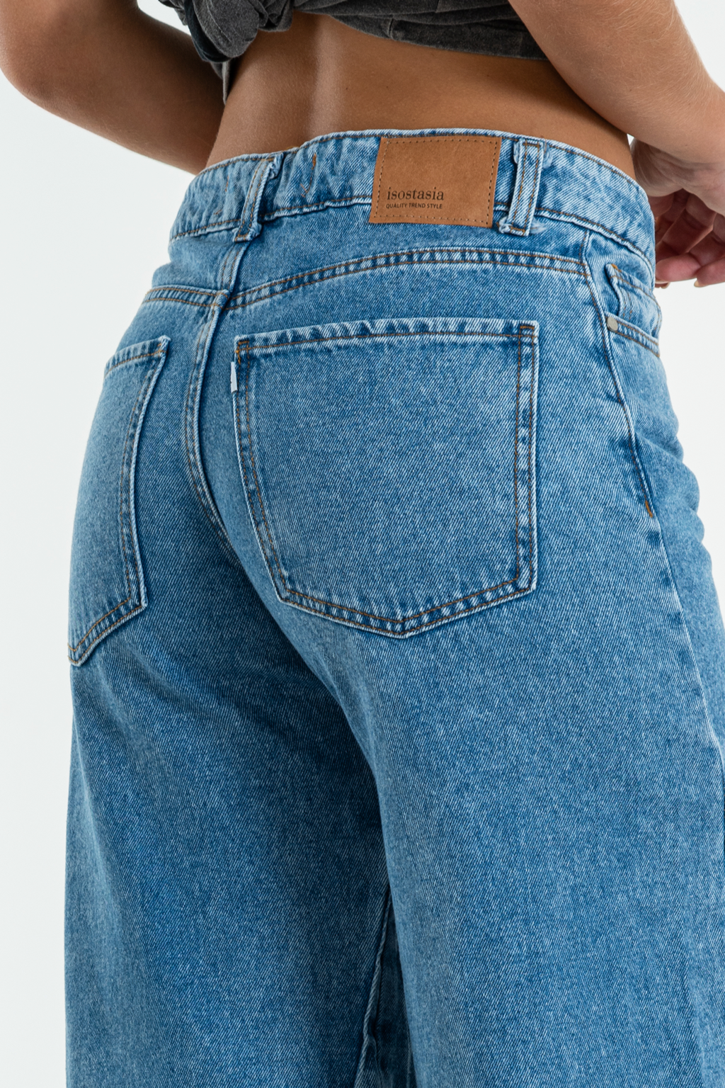 ISOS JEANS WIDE LEG TIRO MEDIO SIN RUEDO 42