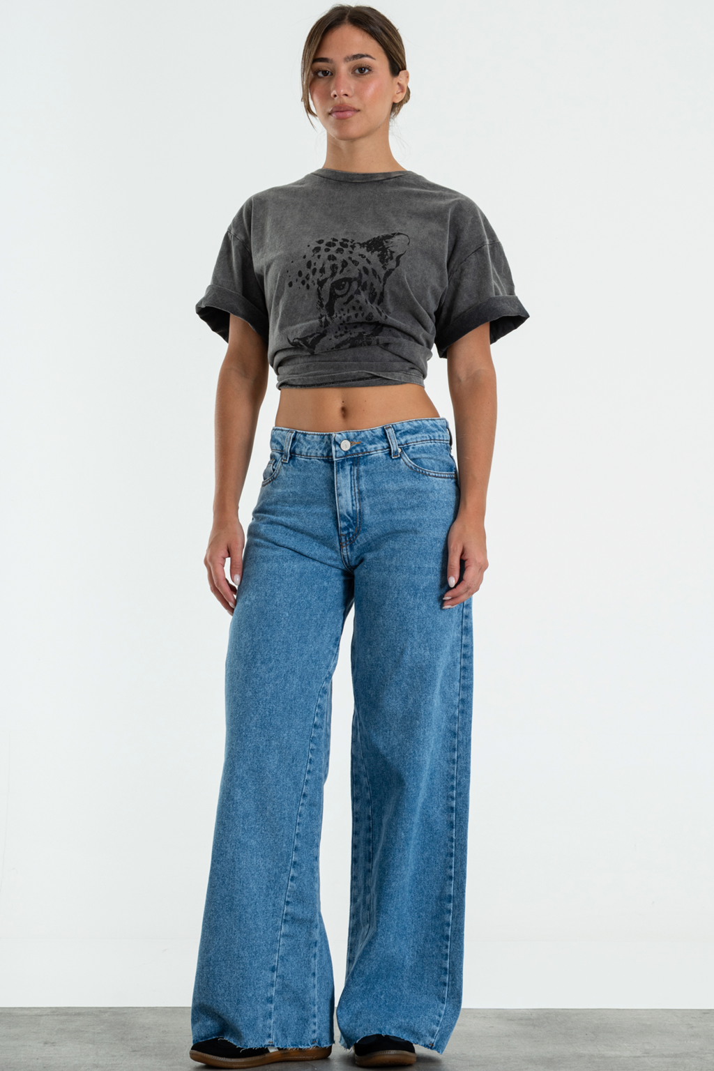 ISOS JEANS WIDE LEG TIRO MEDIO SIN RUEDO 42