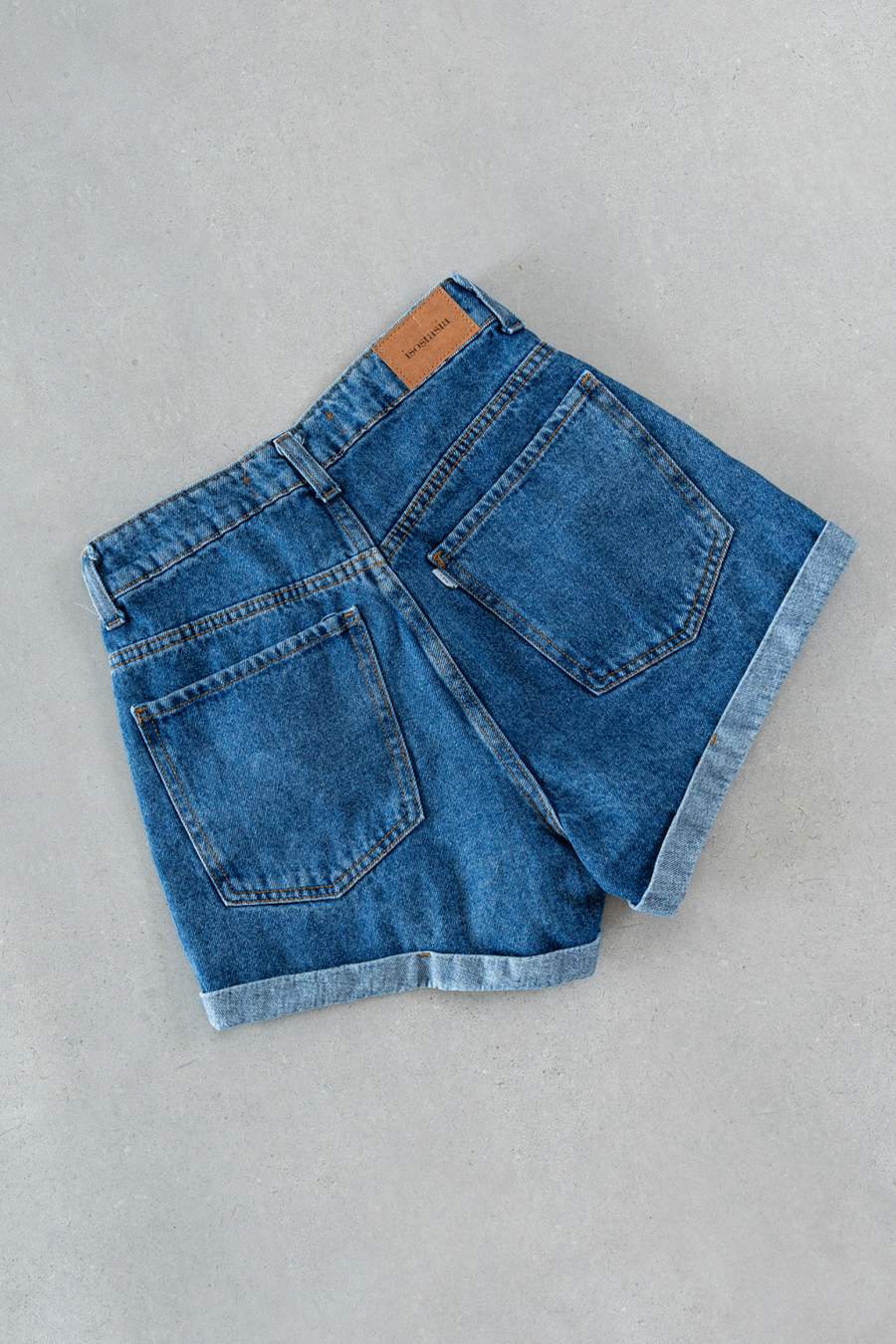 ISOS SHORT DE JEANS CLASICO CON RUEDO