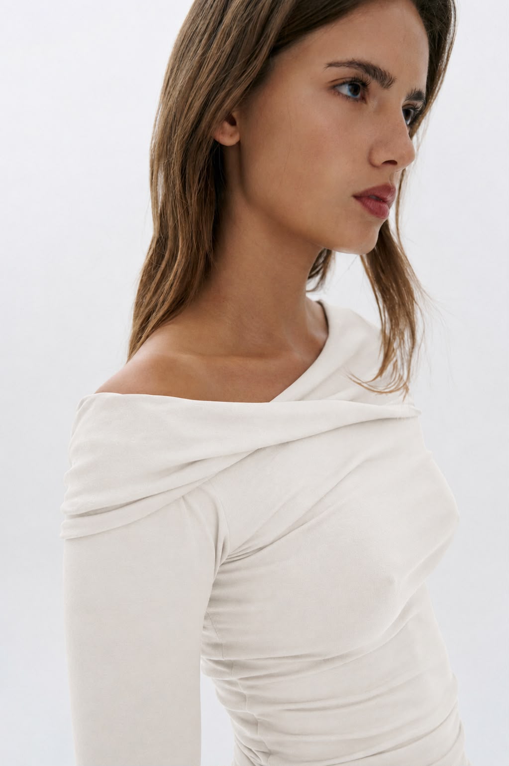 REMERA TORZADA CON MANGAS DOVE M