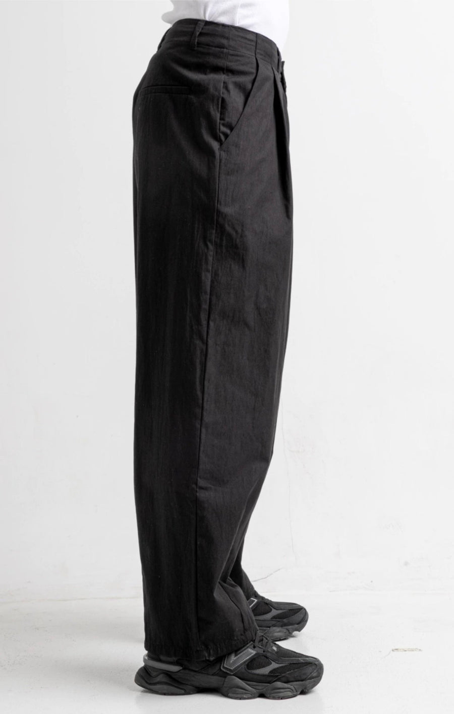 JINS DENIM PANTALON CON PINZAS TIPO AVIADOR NEGRO