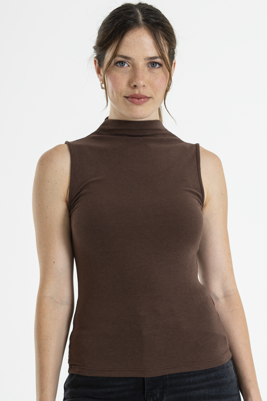 ISOS MUSCULOSA CON CUELLO ALTO INTEGRADO CHOCOLATE L